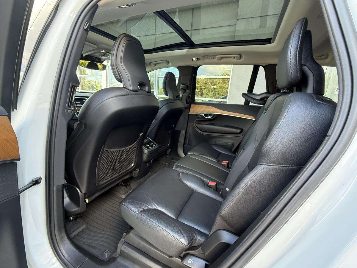 2022 Volvo XC90 T6 AWD Momentum 7-Seater thumb 16
