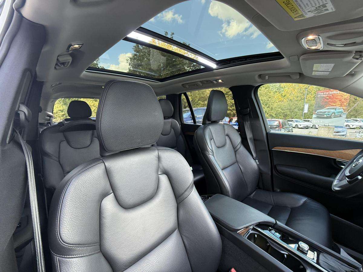 2022 Volvo XC90 T6 AWD Momentum 7-Seater thumb 26