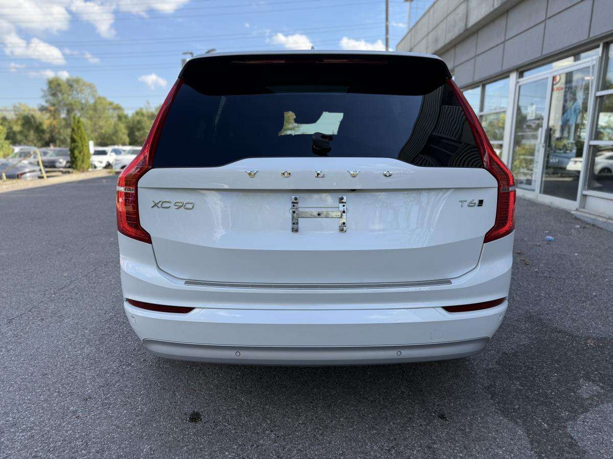 2022 Volvo XC90 T6 AWD Momentum 7-Seater thumb 12
