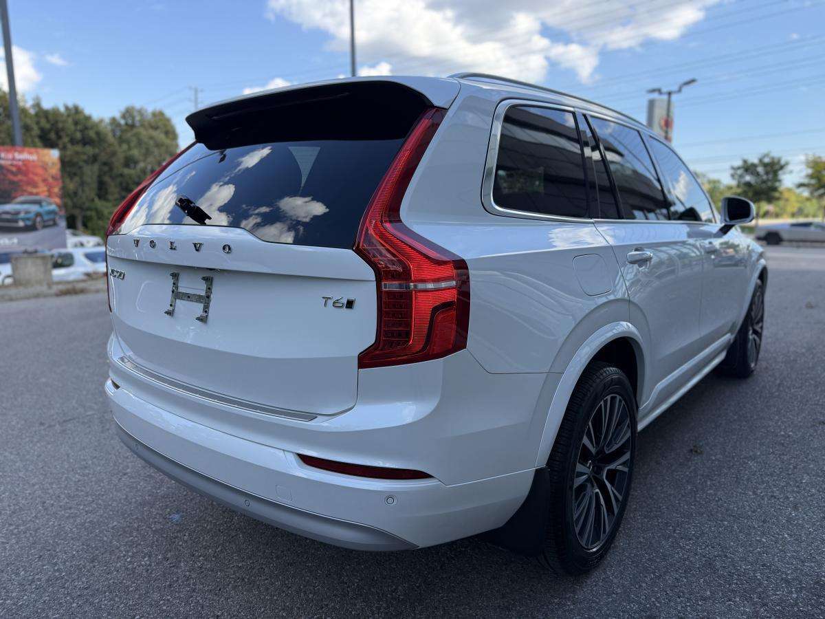 2022 Volvo XC90 T6 AWD Momentum 7-Seater thumb 14