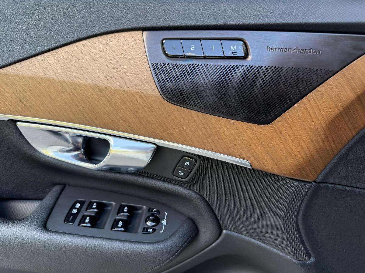 2022 Volvo XC90 T6 AWD Momentum 7-Seater thumb 22