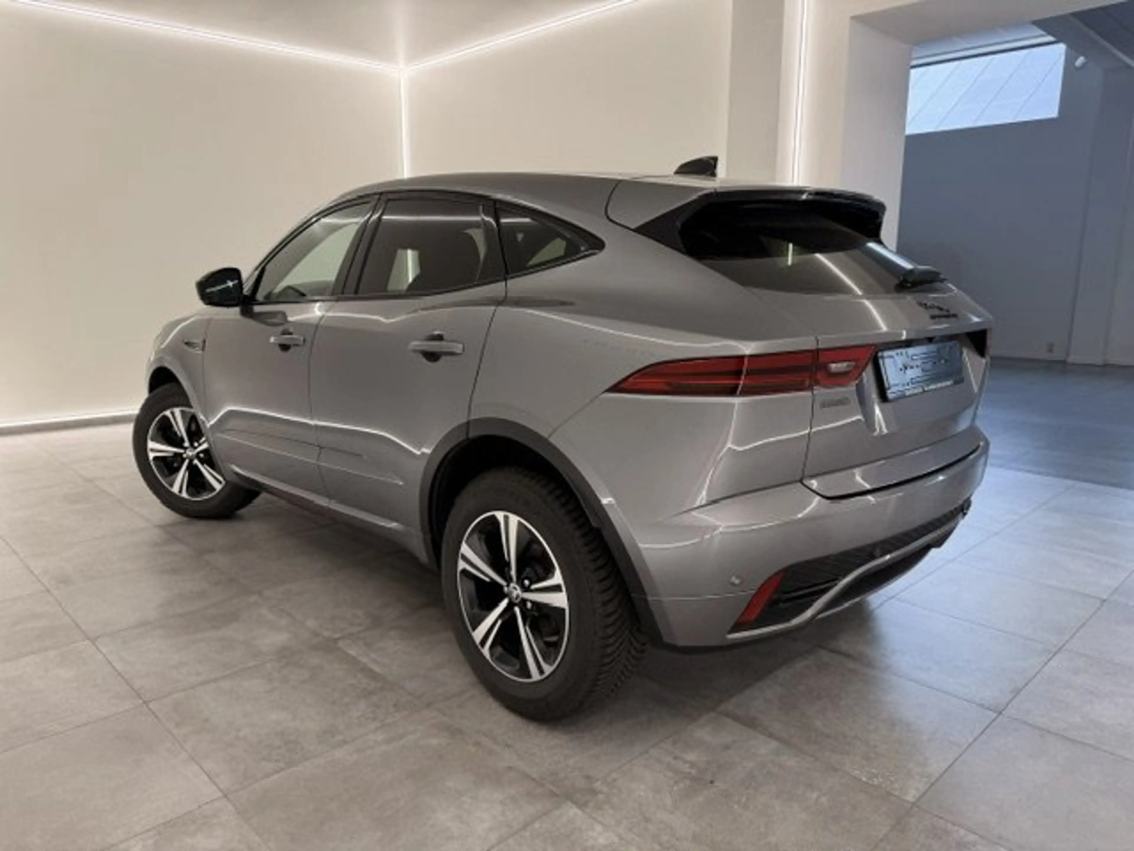 Jaguar E-Pace R-DYNAMIC HYBRID BENZINE AUTOMAAT 41000KM!!!! — photo 2