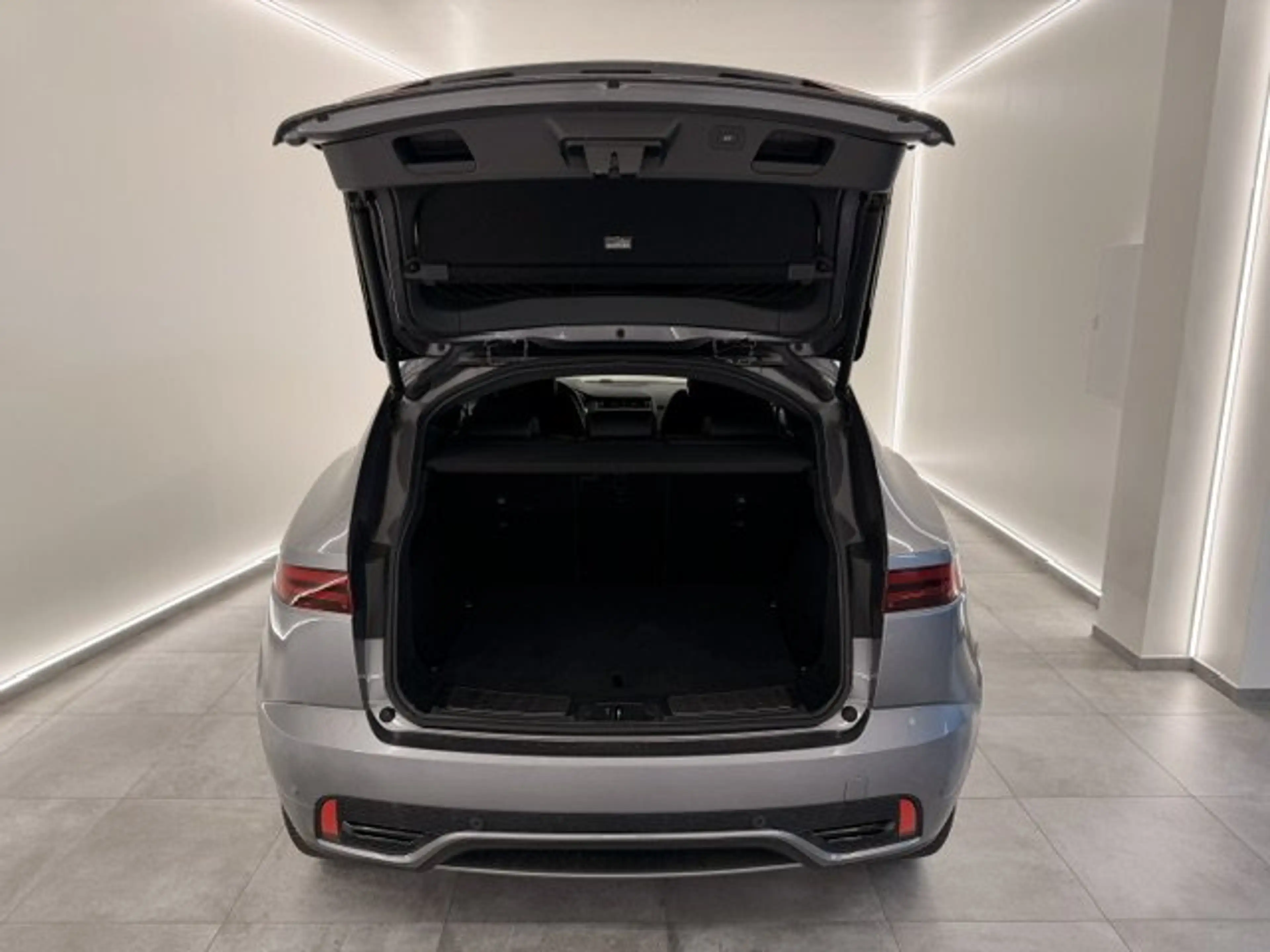 Jaguar E-Pace R-DYNAMIC HYBRID BENZINE AUTOMAAT 41000KM!!!! — photo 7