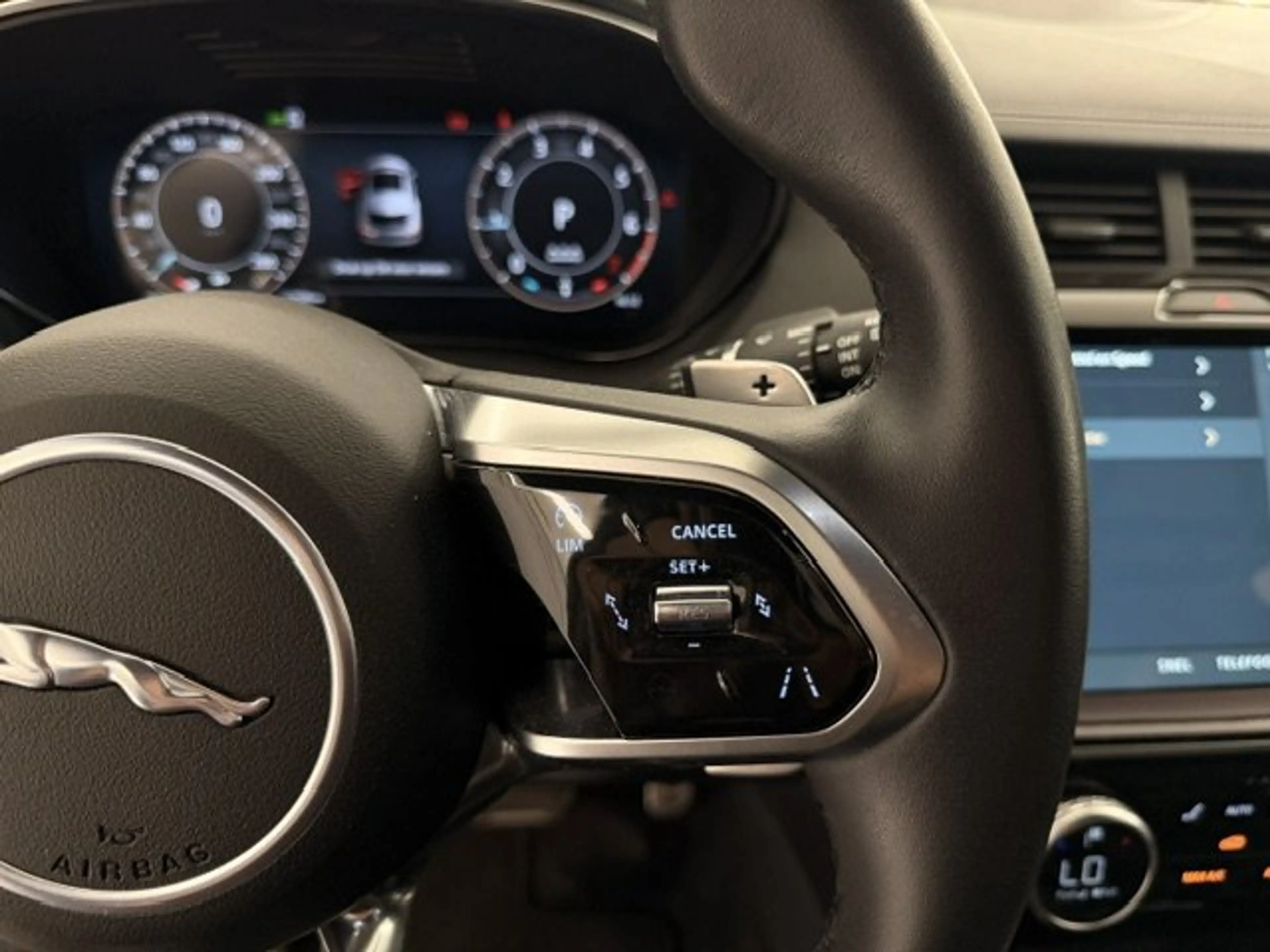 Jaguar E-Pace R-DYNAMIC HYBRID BENZINE AUTOMAAT 41000KM!!!! — photo 15