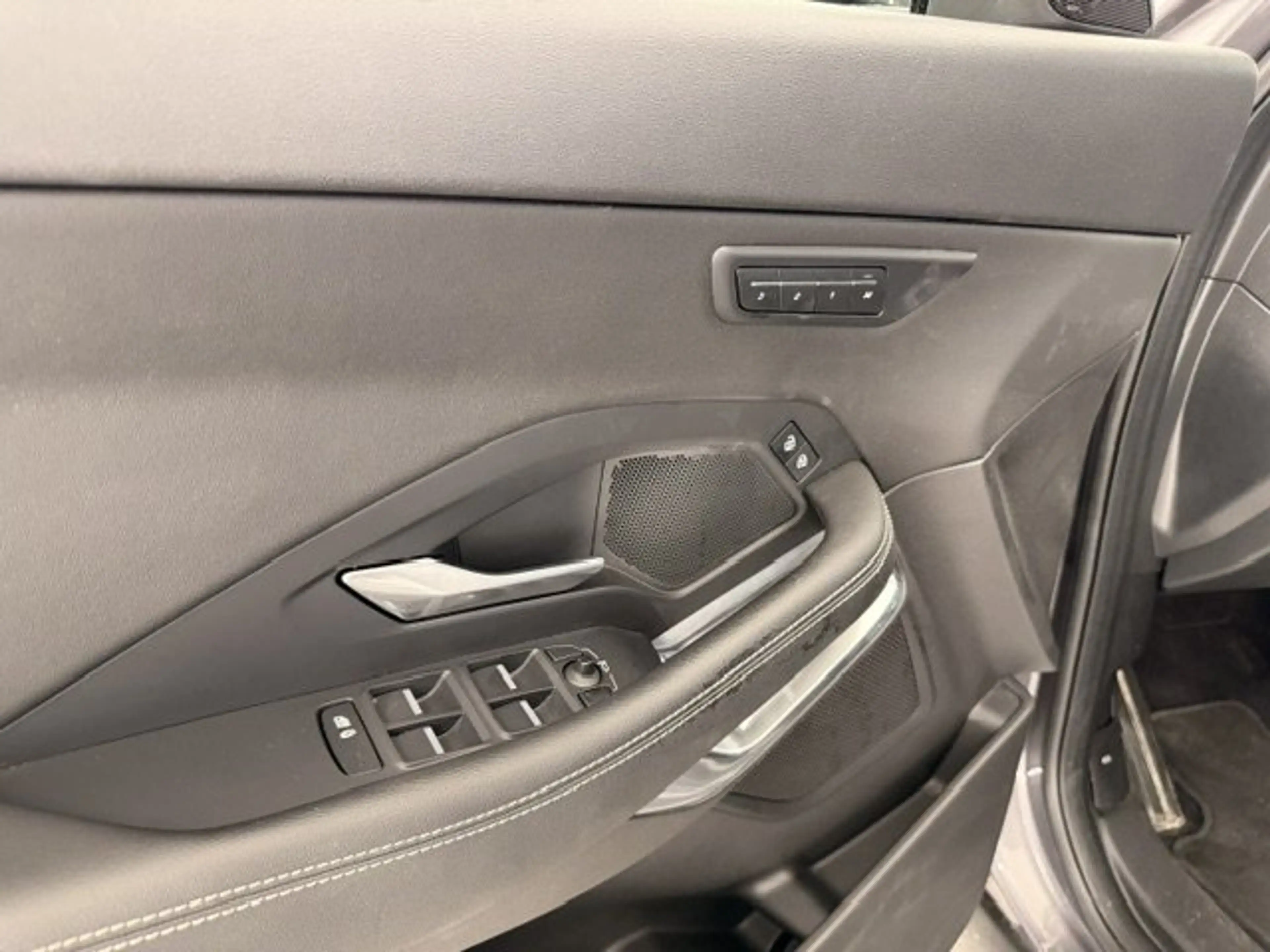 Jaguar E-Pace R-DYNAMIC HYBRID BENZINE AUTOMAAT 41000KM!!!! — photo 12