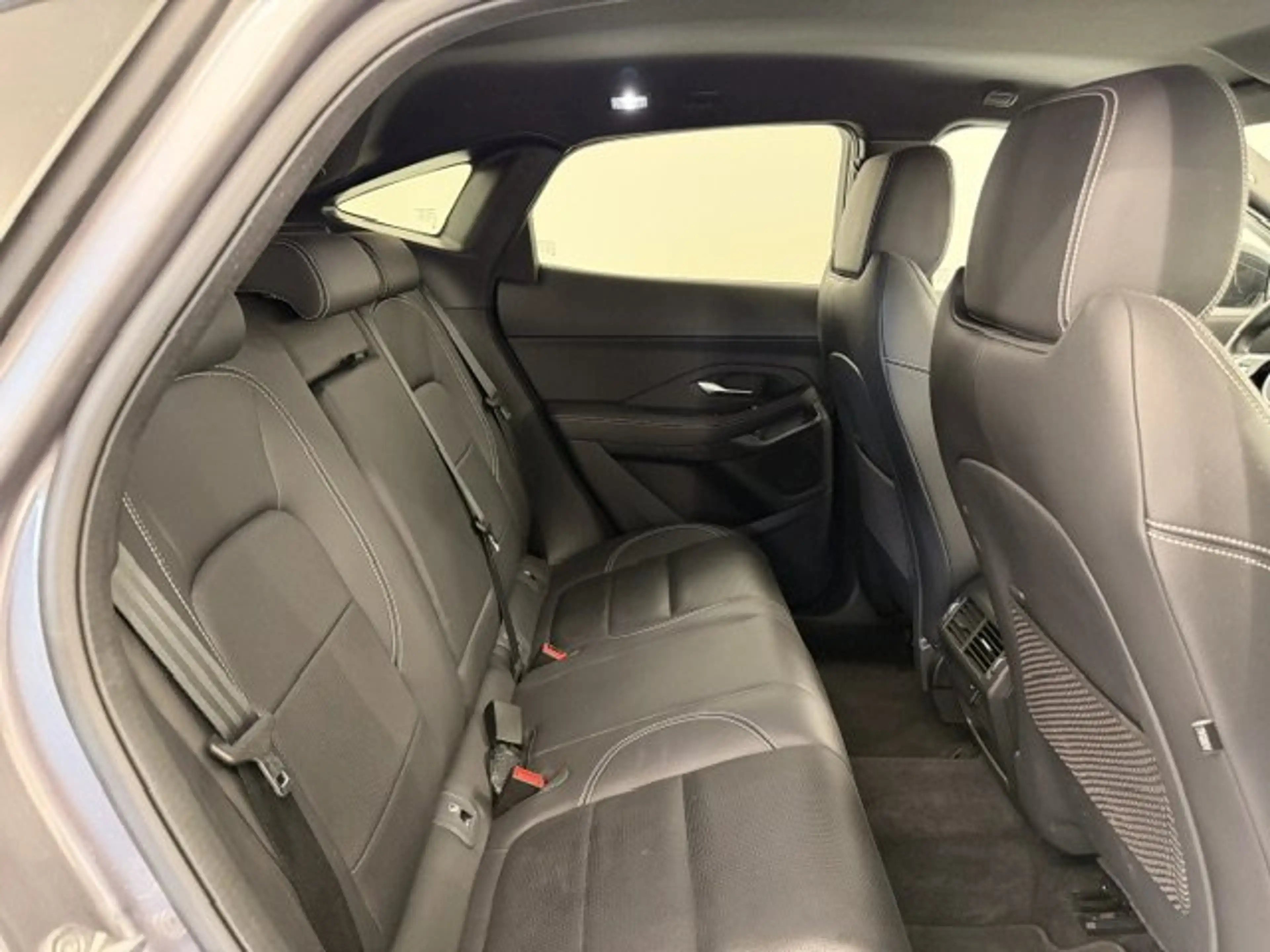 Jaguar E-Pace R-DYNAMIC HYBRID BENZINE AUTOMAAT 41000KM!!!! — photo 10