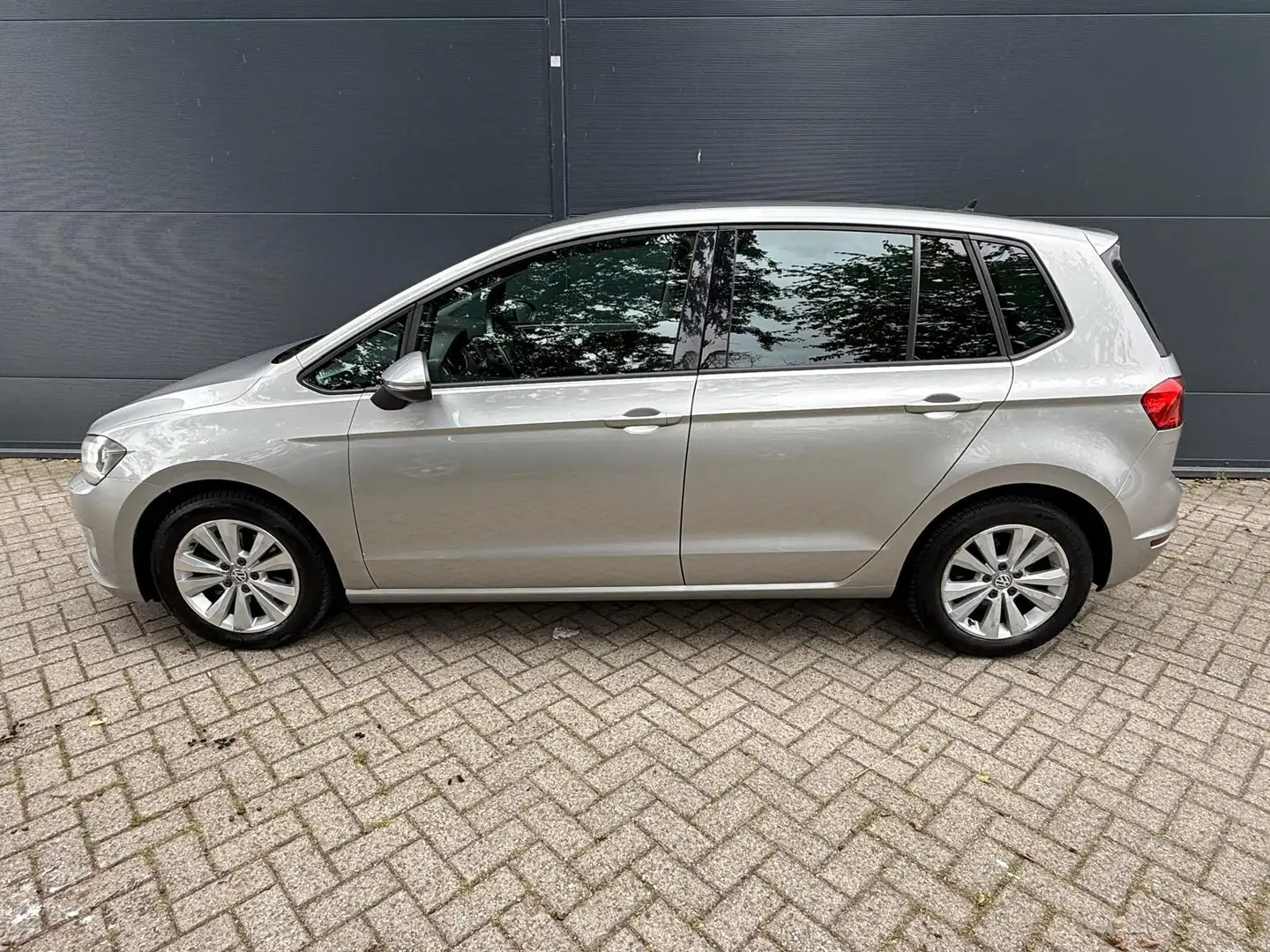 Volkswagen Golf Sportsvan 1.2 TSI Highline/Airco/cruise/Navi/stoelverwarming Gris - 2