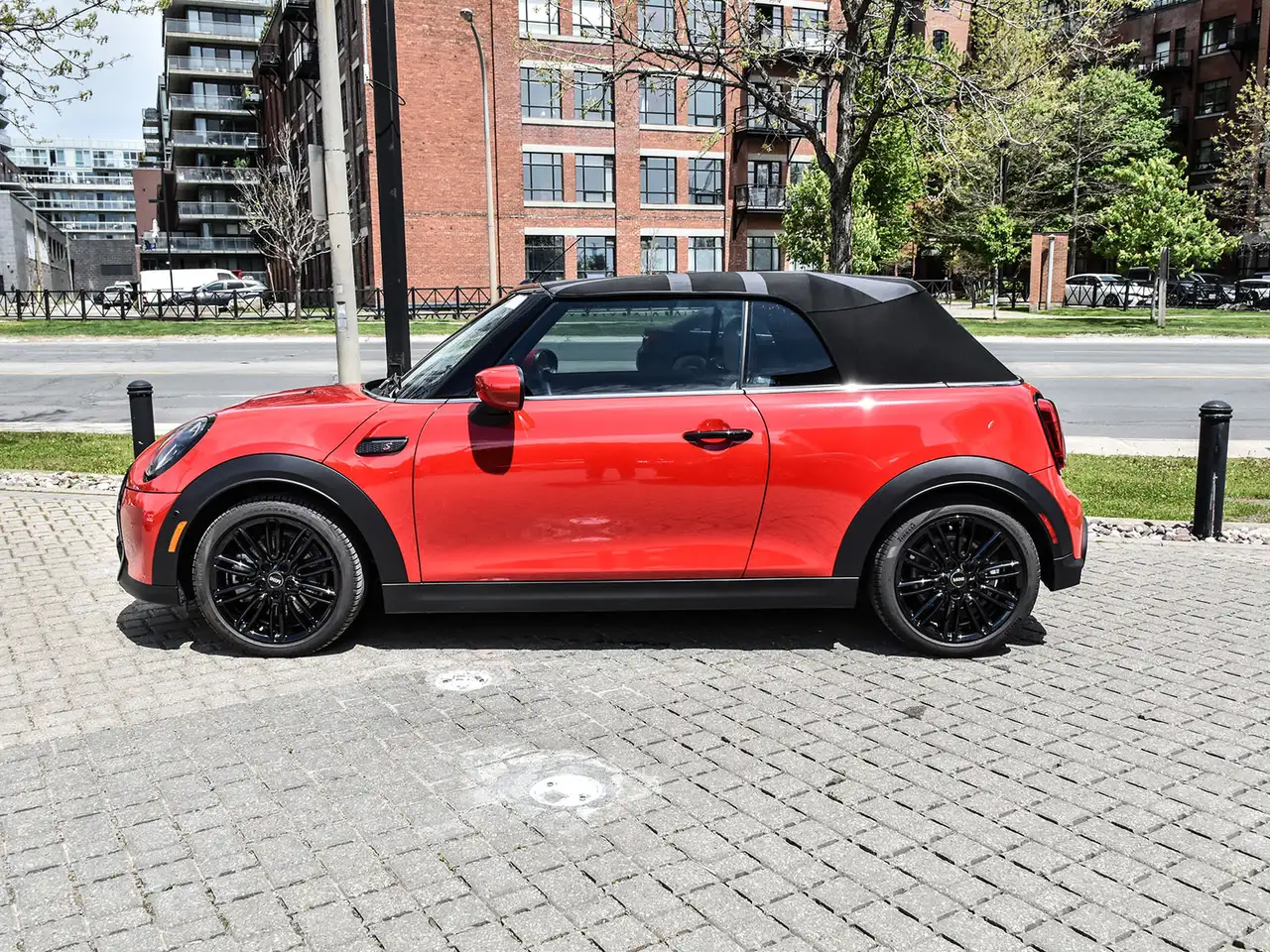MINI Convertible снимка MINI Convertible