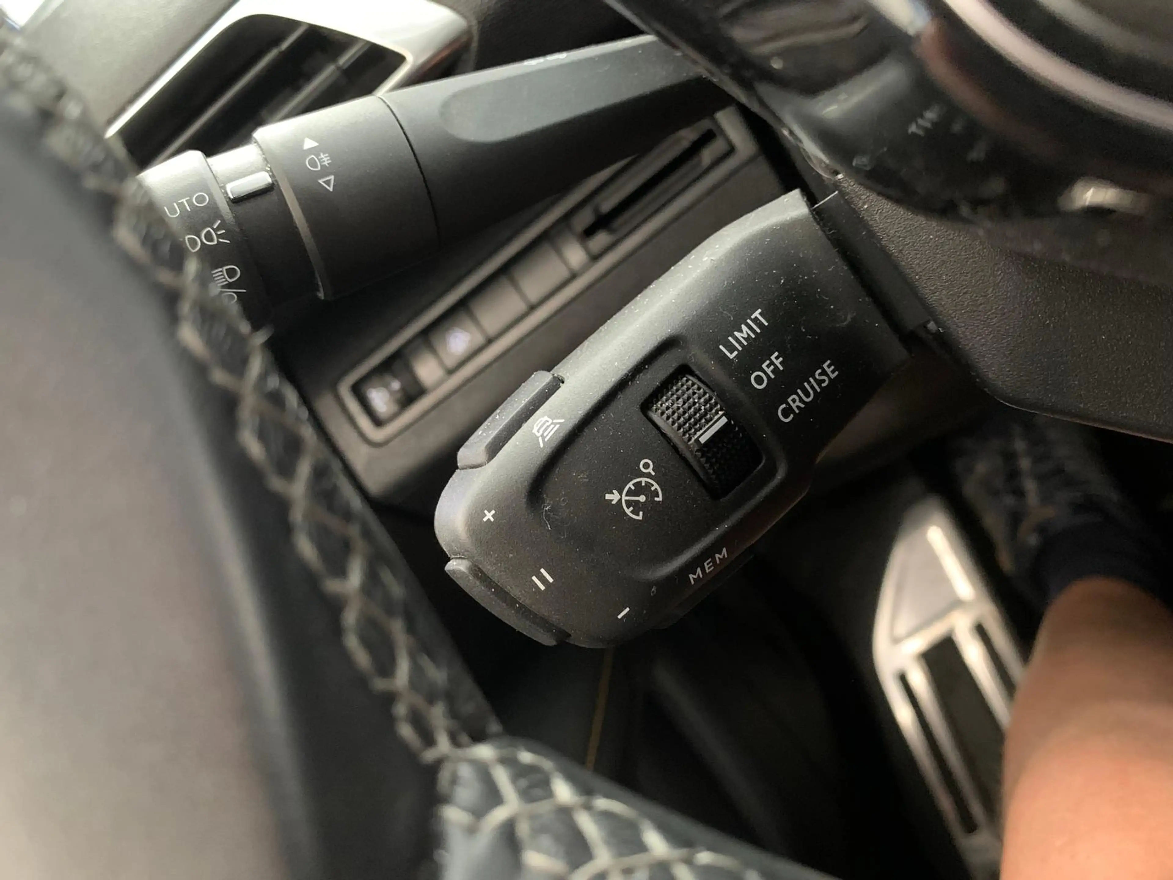 Peugeot 5008 BlueHDI 130 7-Sitze|Leder|ACC|Kam|Keyl.|18" — photo 15