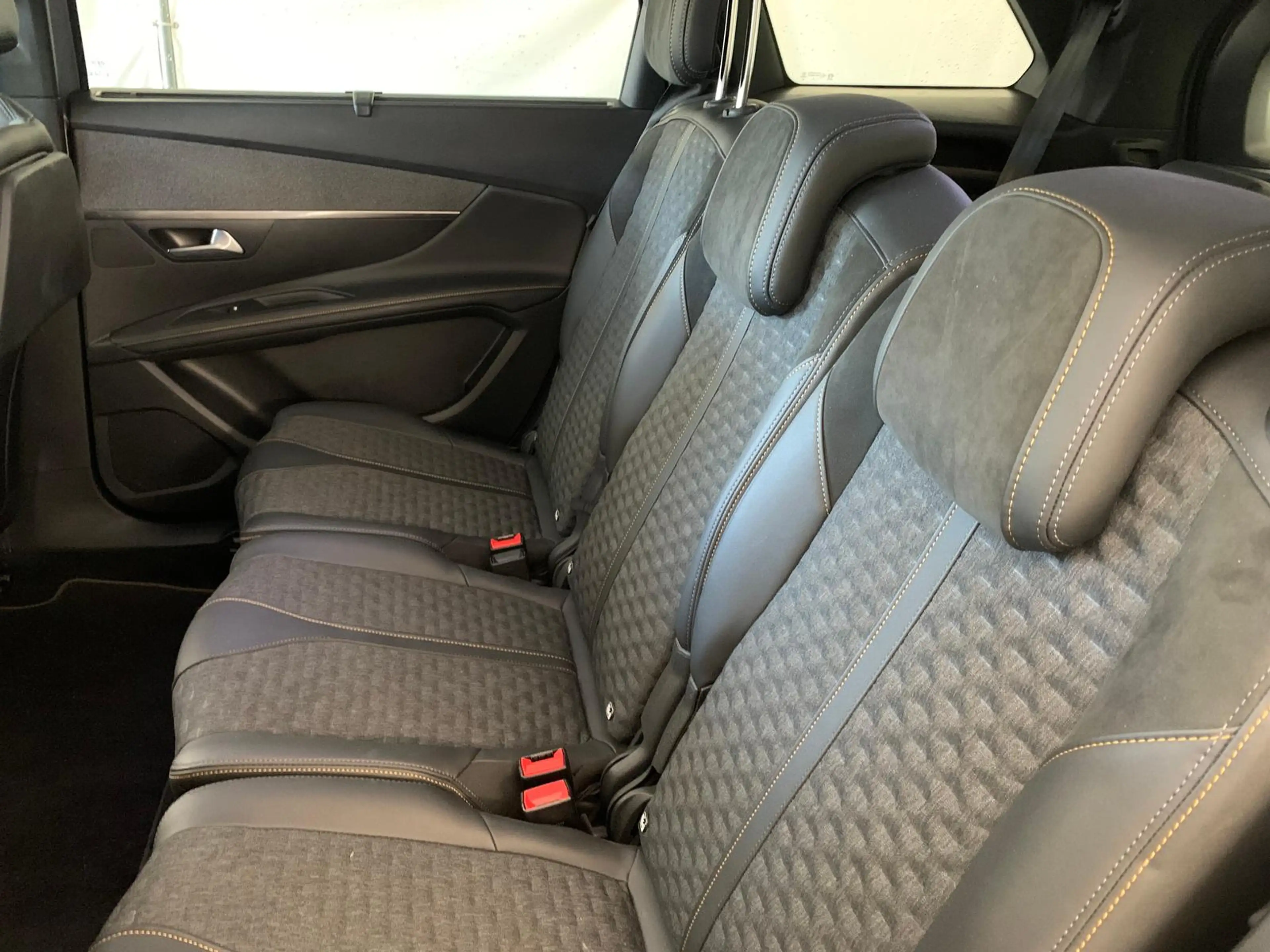 Peugeot 5008 BlueHDI 130 7-Sitze|Leder|ACC|Kam|Keyl.|18" — photo 8