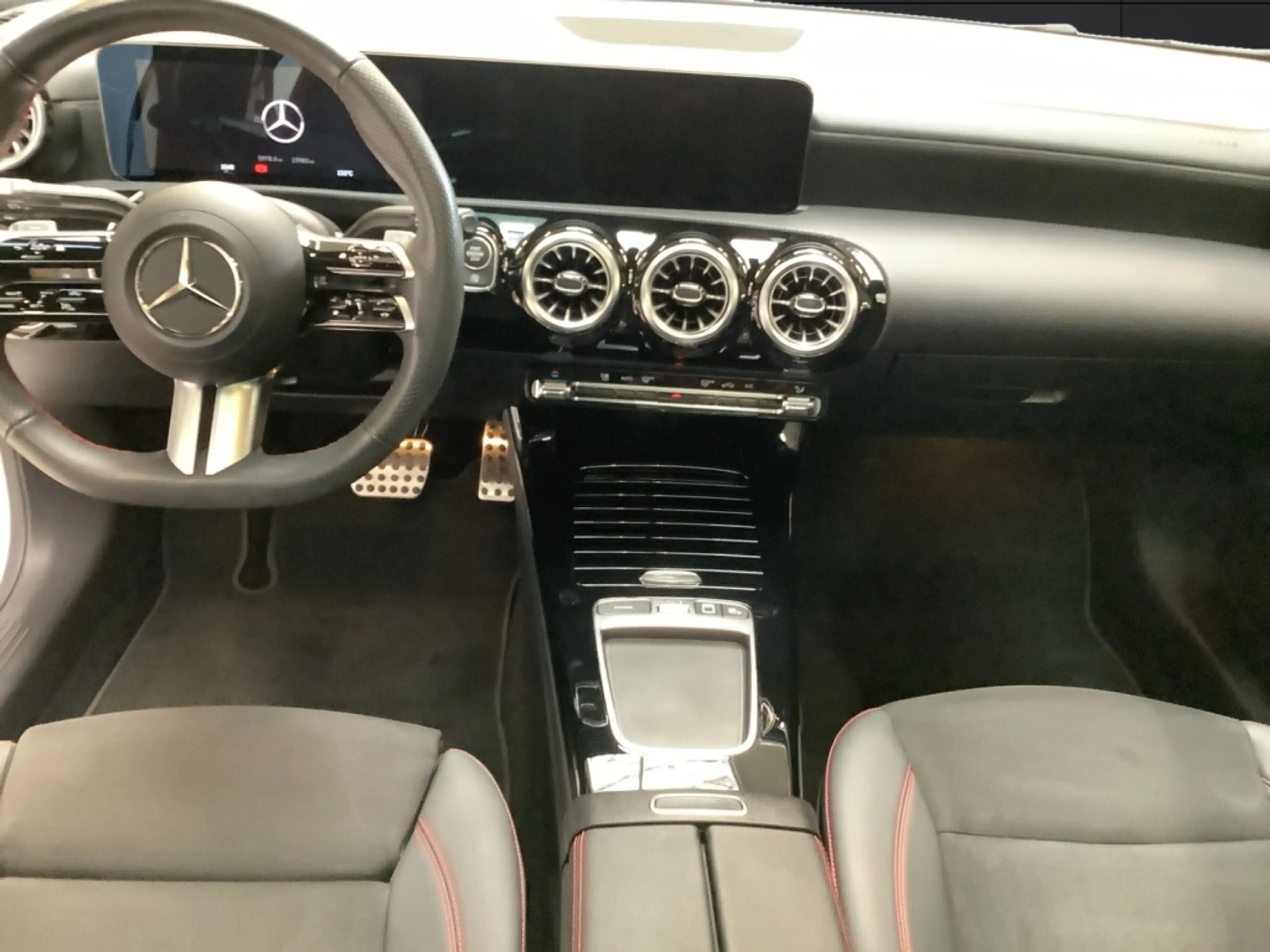 Mercedes-Benz CLA 180 Coupé AMG*Premium*LED*Panorama-SD*Kamera — photo 12