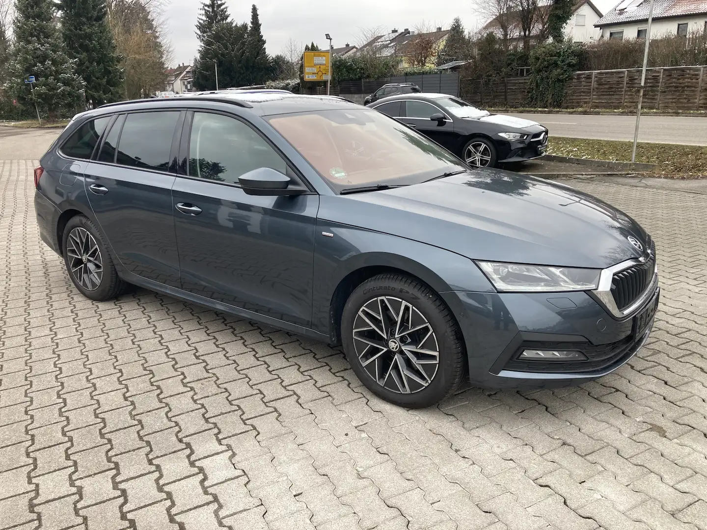Skoda Octavia 4x4 Navi,LED,1.Hand,Standheizung* Grau - 2