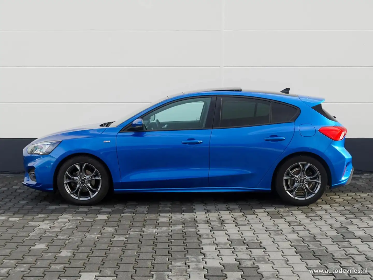 Ford Focus 1.0 EcoBoost Hybrid 125pk ST-Line | Panoramadak | Blauw - 2