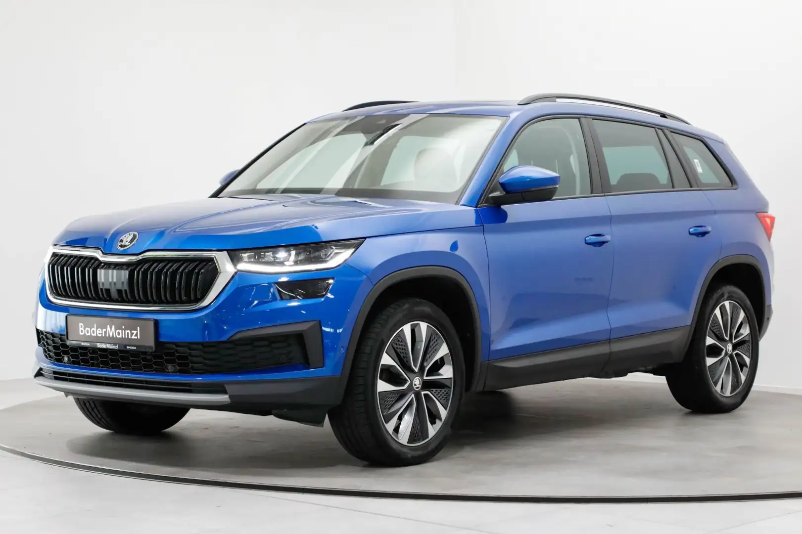 Skoda Kodiaq 2.0 TDI DSG Tour AHK Matrix Pano Stdhz Blau - 2