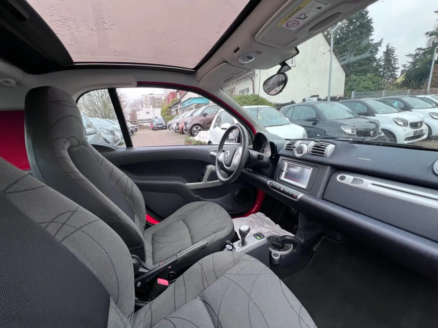 smart forTwo *MHD*PANORAMA*SITZHEIZUNG*SERVOLENKUNG* Schwarz - 2