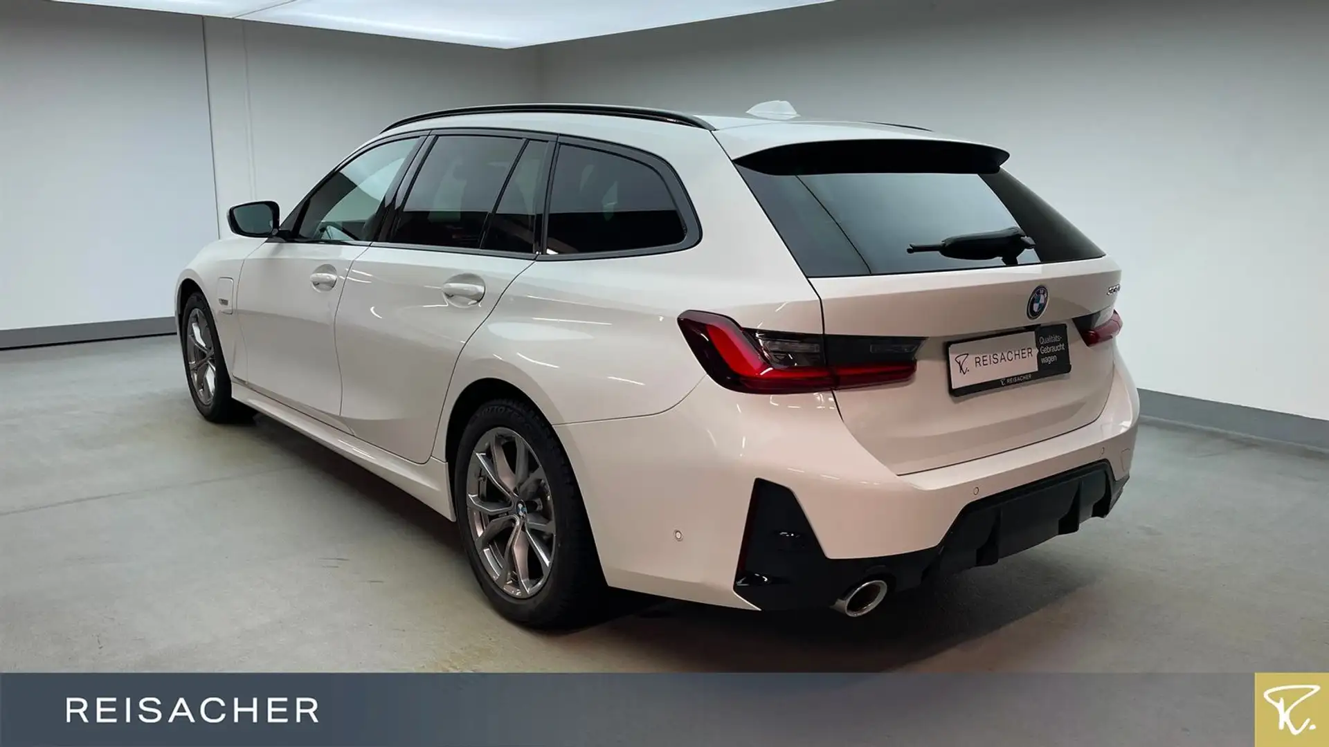 BMW 330 e Touring M-Sport LCPlus ACC DA PA SSV Weiß - 2