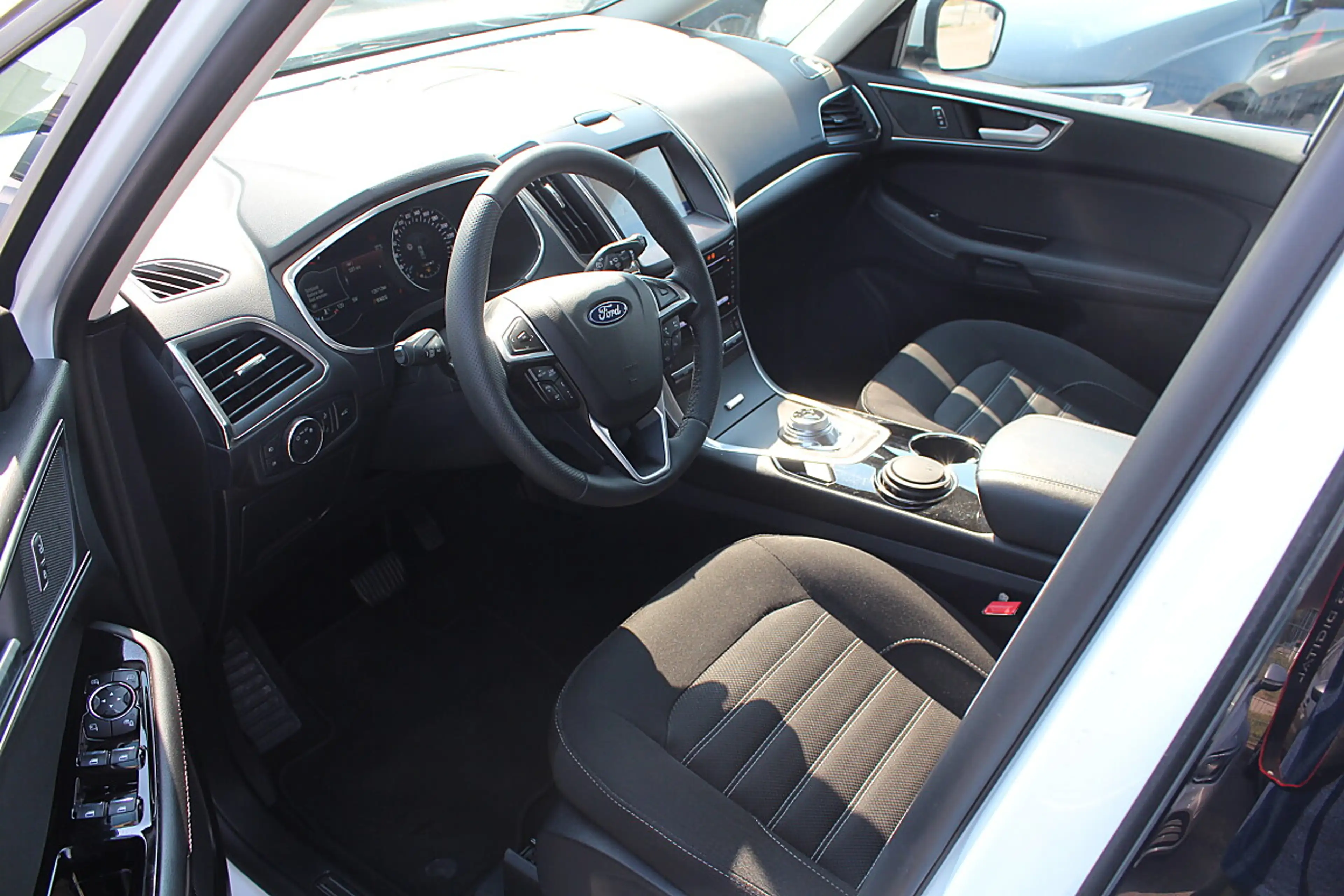 Ford Galaxy 2.0 EcoBlue Titanium Aut. 7-Sitzer Keyless Spur... — photo 4