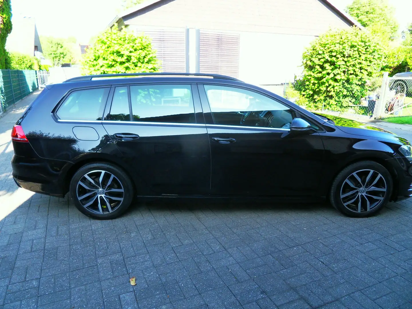 Volkswagen Golf Variant Highline R-LINE - Navi _ Sitzh.- GRA - PDC - ALU - Schwarz - 1
