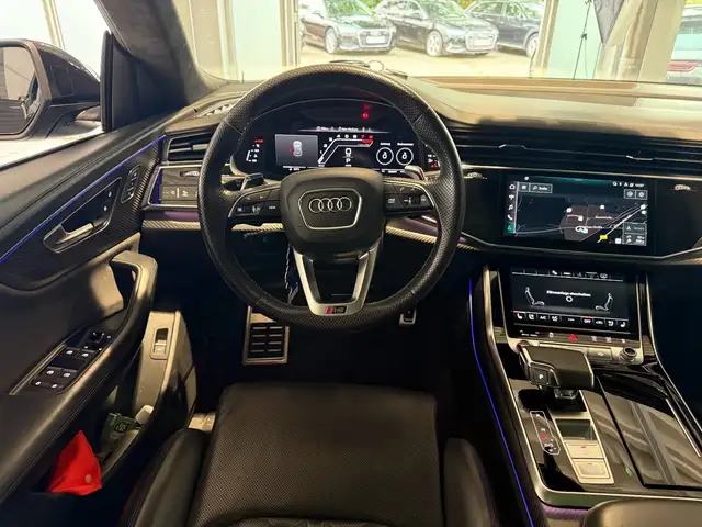Audi RS Q8 view 10