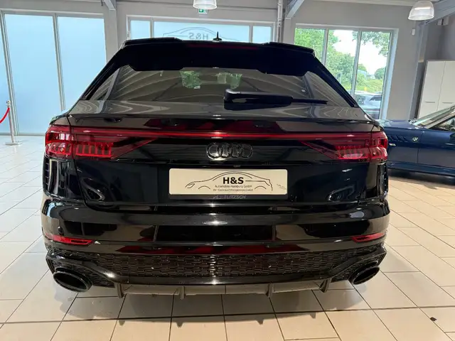 Audi RS Q8 view 7