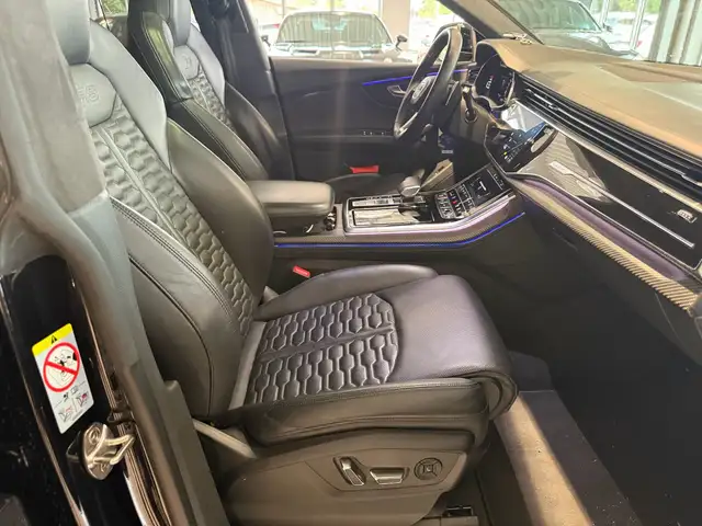 Audi RS Q8 view 11