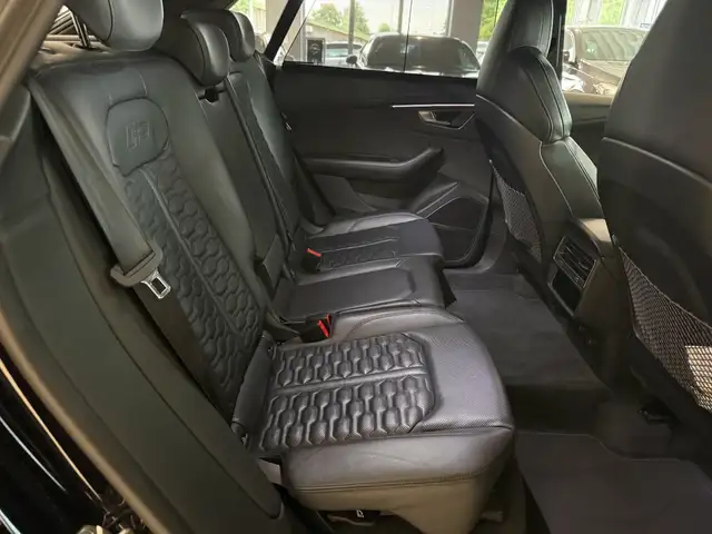 Audi RS Q8 view 14