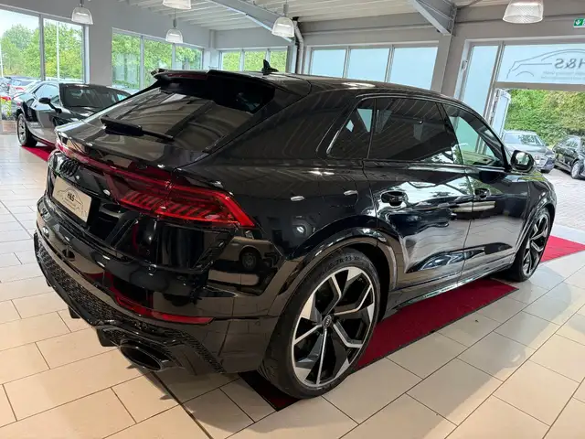 Audi RS Q8 view 8