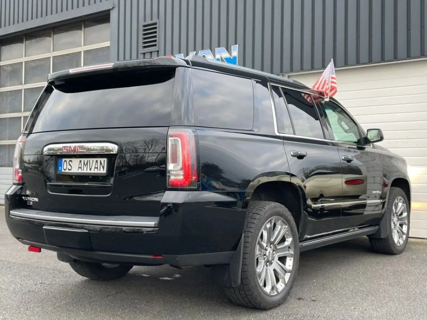 Chevrolet Tahoe baugleich Yukon 6.2 V8 Denali 4x4 MWST. Schwarz - 2
