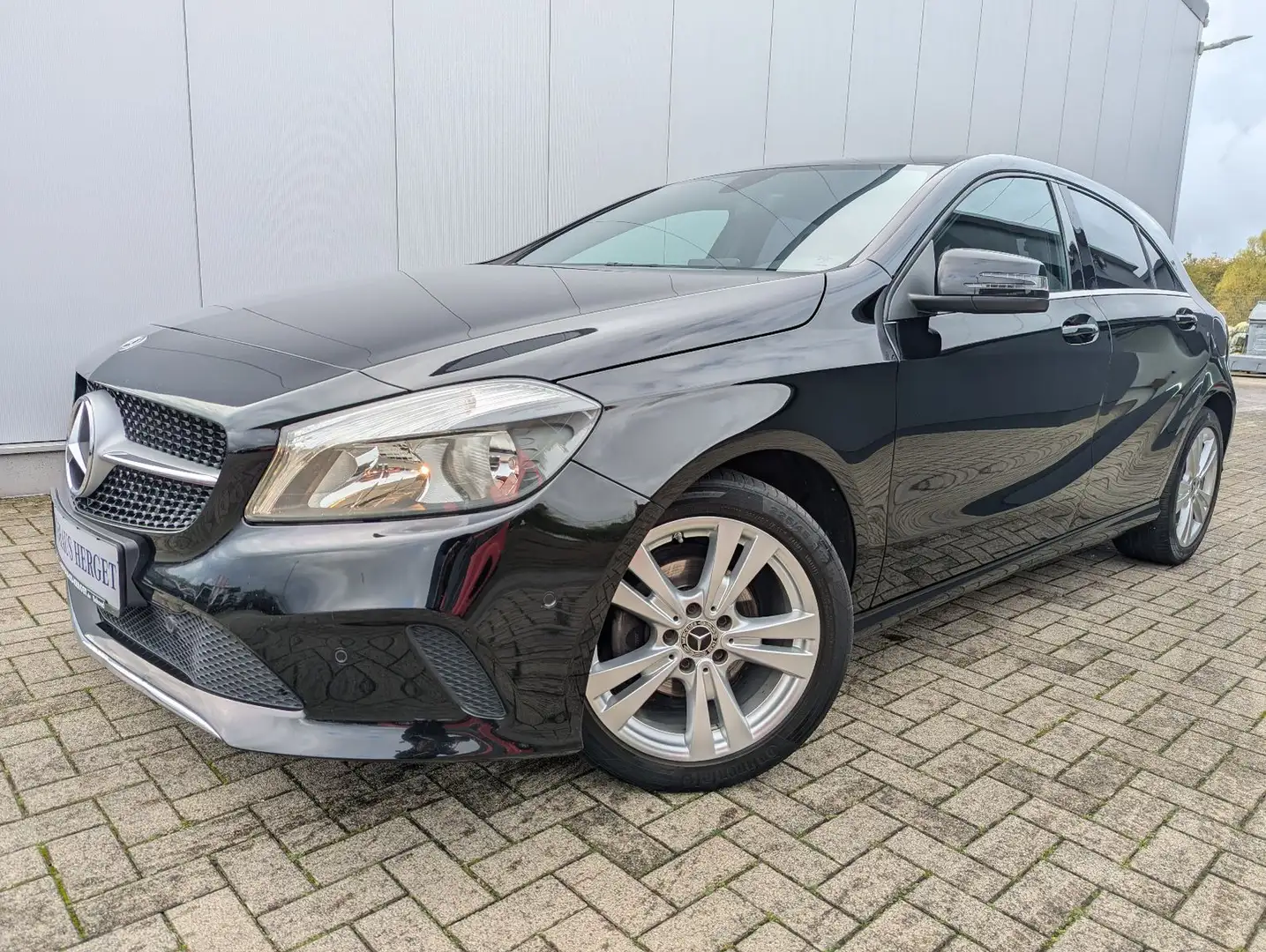 Mercedes-Benz A 180 CDI / d BlueEfficiency Urban Schwarz - 1