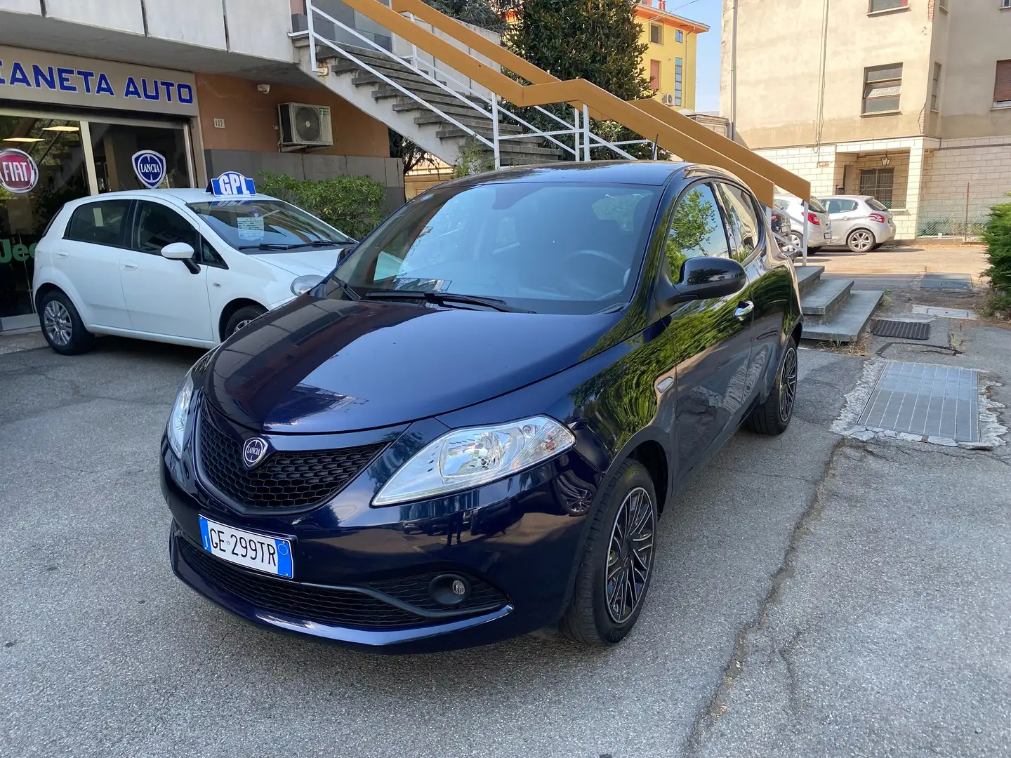 Lancia Ypsilon YPSILON GOLD 1.2 BZ 69cv - IMM. 06/2021 Bleu - 2