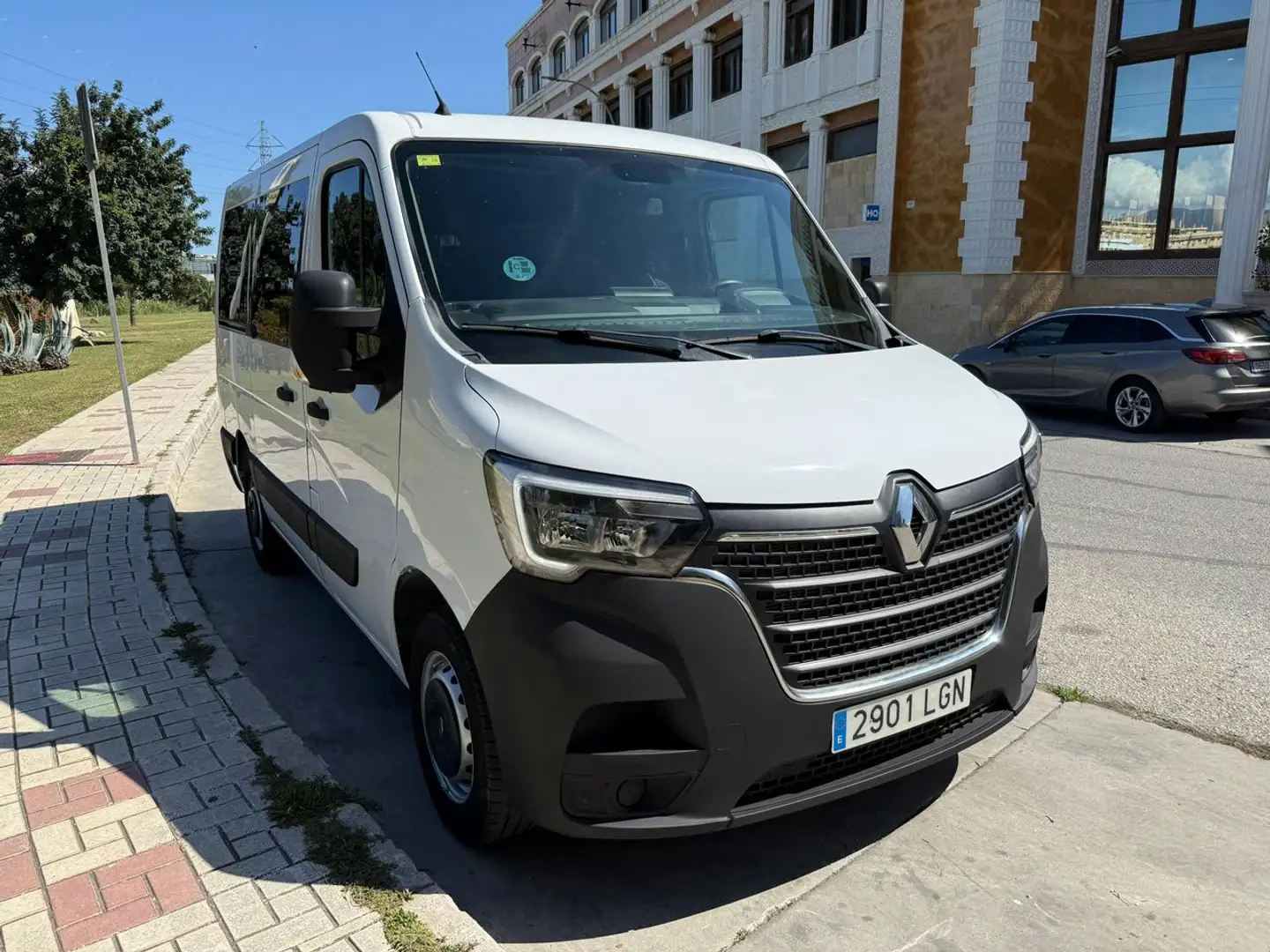 Renault Master 2.3 DCI 135 CV 9 PLAZAS. Wit - 1