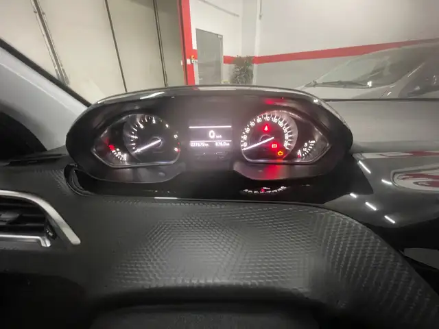 Peugeot 208 view 13