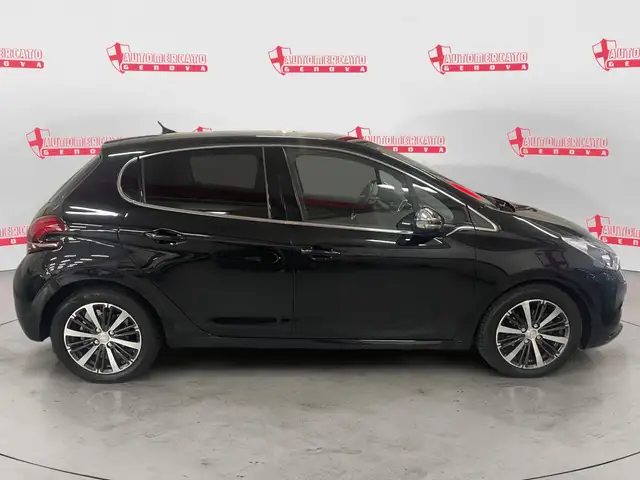 Peugeot 208 view 6