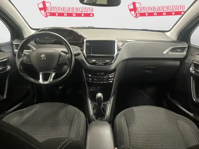 Peugeot 208 view 12