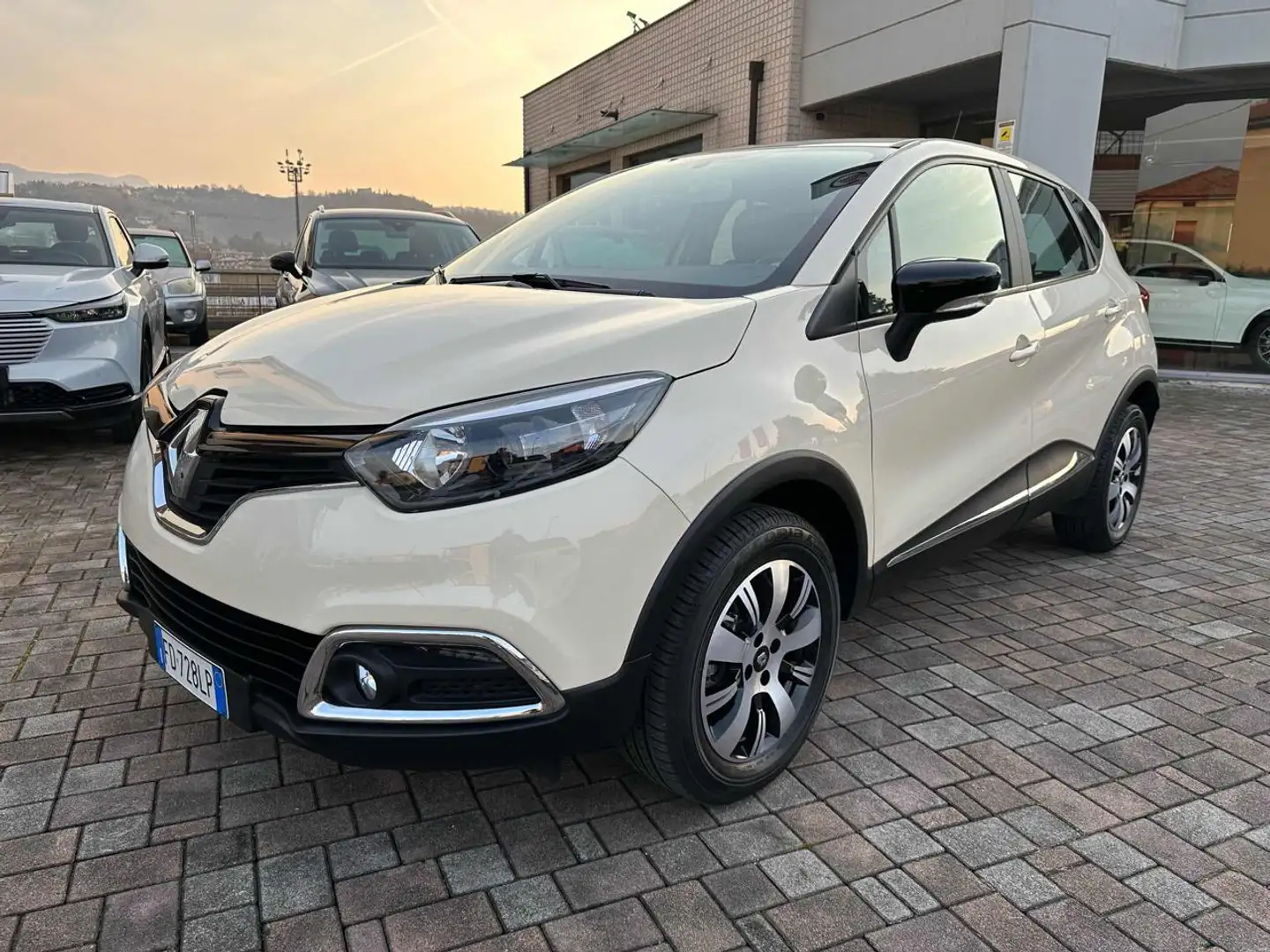 Renault Captur TCe 90cv. Start&Stop Energy Life *15.000 KM!!* Bianco - 1