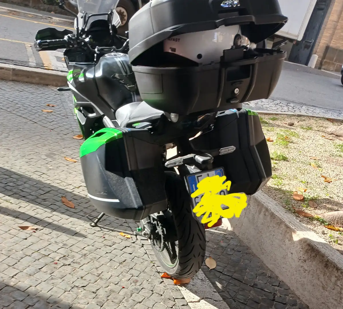 Kawasaki Versys 650 nero e verde opaca Verde - 1