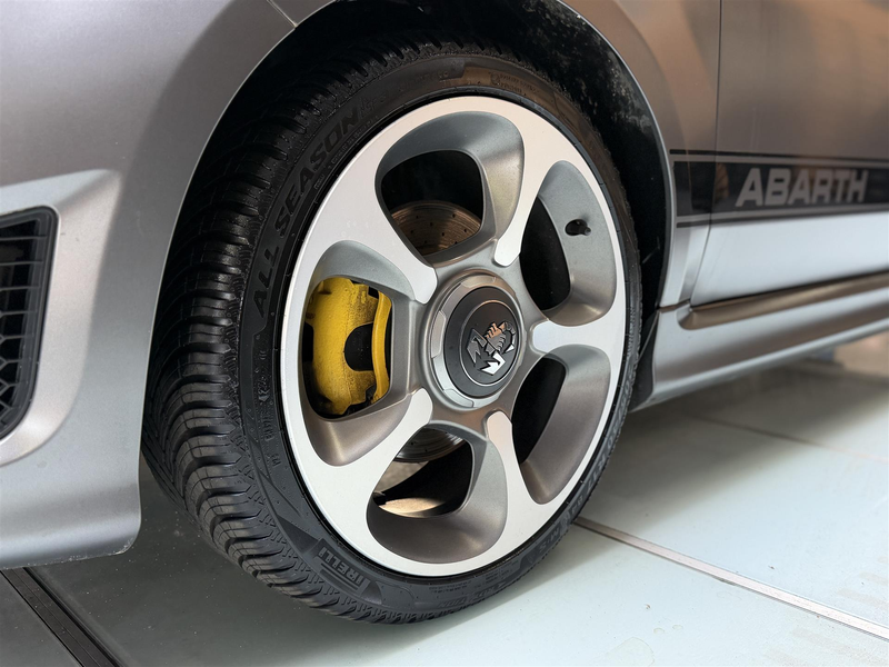 Abarth 595 Turismo 1.4 T-Jet Abarth Turismo 70th Anniversary — photo 7
