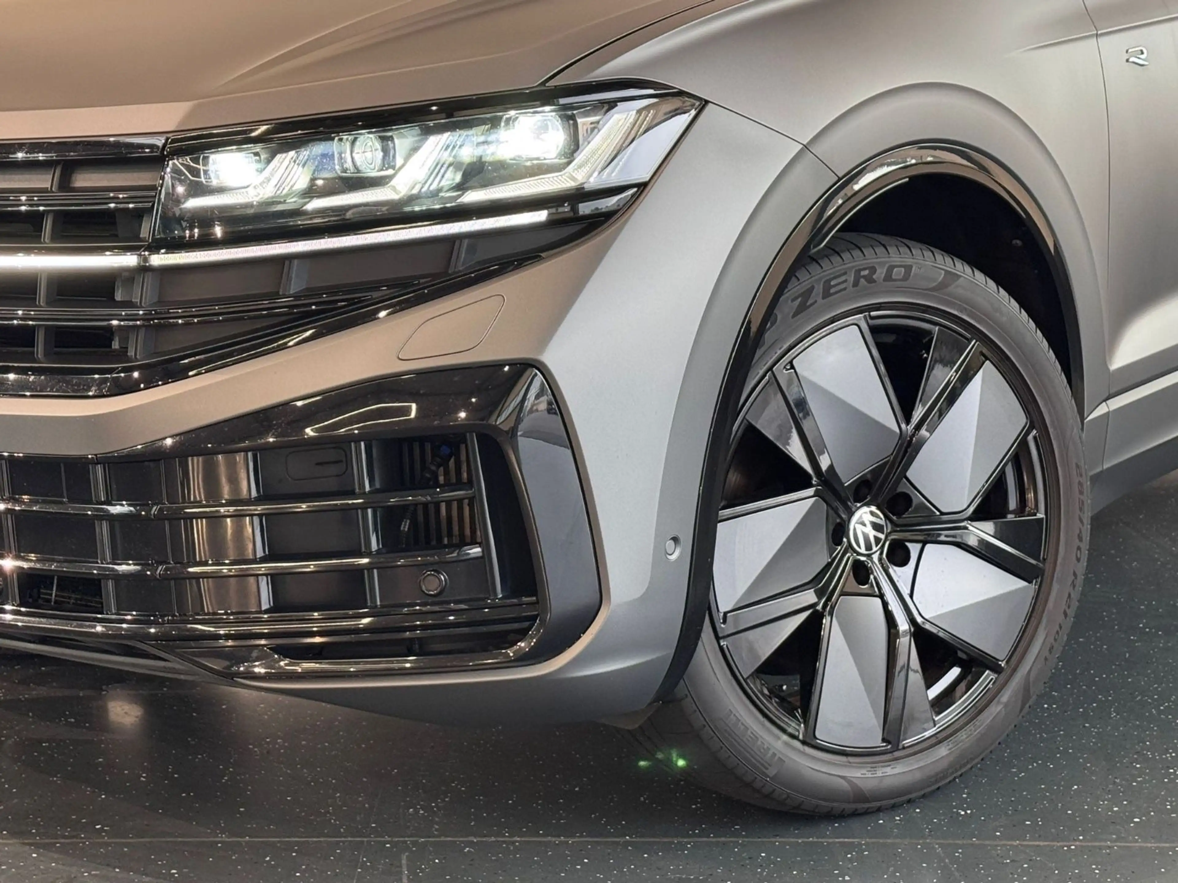 Volkswagen Touareg R 3.0 TSI eHybrid 4Motion*PANO*MATRIX*AH — photo 2