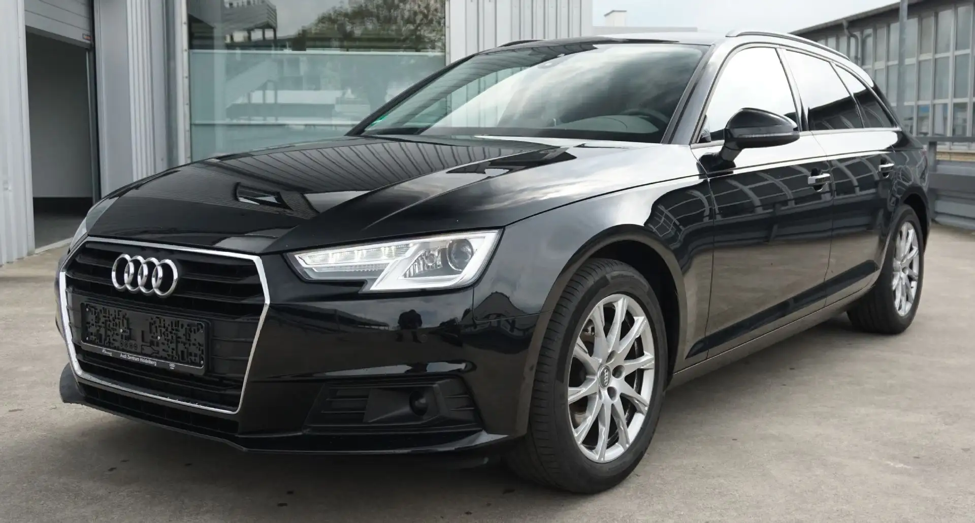 Audi A4 Avant 2.0 TFSI S-Tronic Schwarz - 1