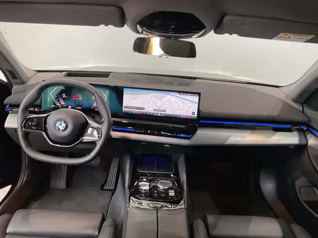 BMW 5 Series view 3