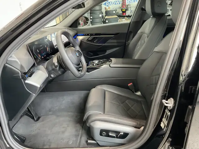 BMW 5 Series view 7