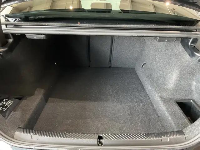 BMW 5 Series view 10
