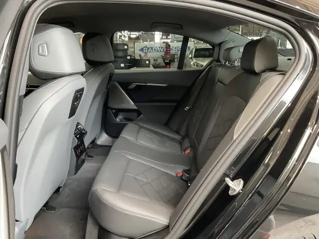 BMW 5 Series view 9