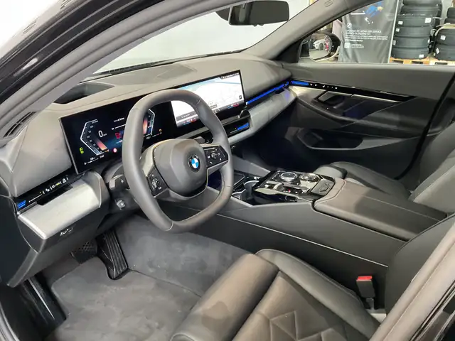 BMW 5 Series view 6