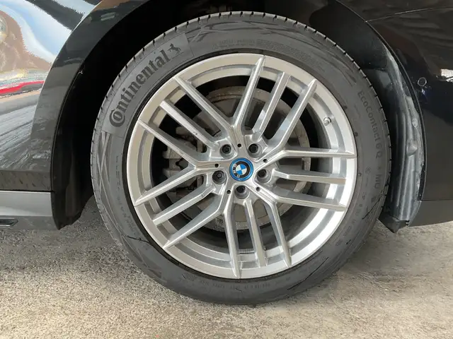 BMW 5 Series view 12