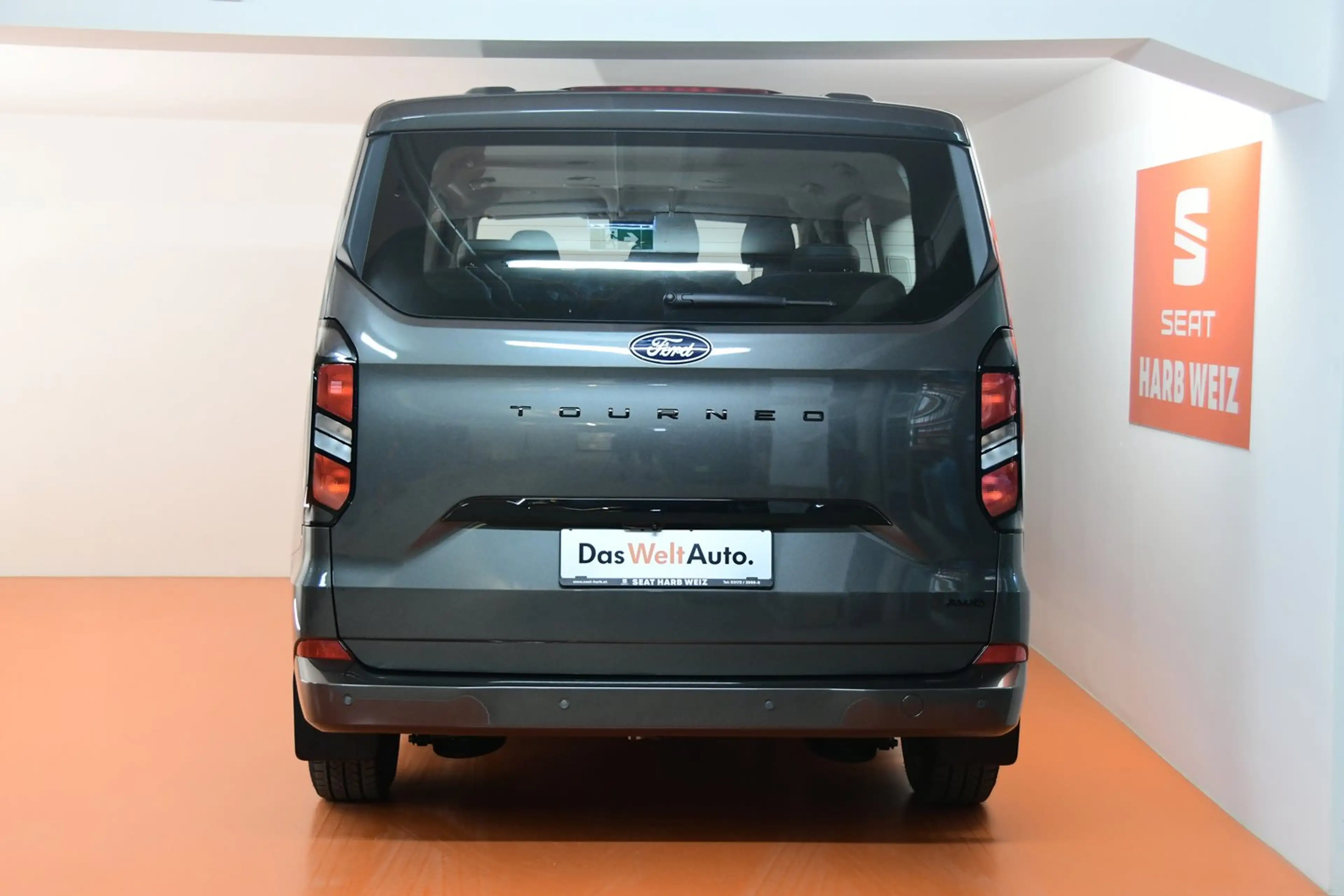 Ford Tourneo Custom Bus 2,0 EcoBlue 320 L2H1 — photo 4