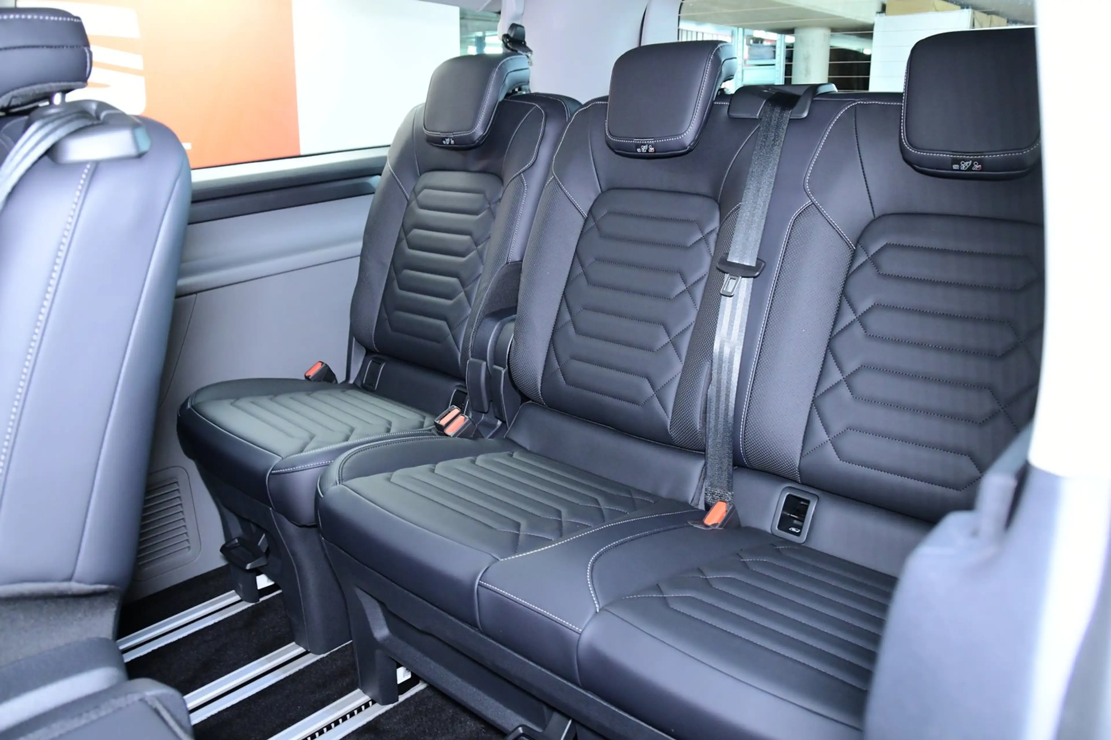 Ford Tourneo Custom Bus 2,0 EcoBlue 320 L2H1 — photo 11