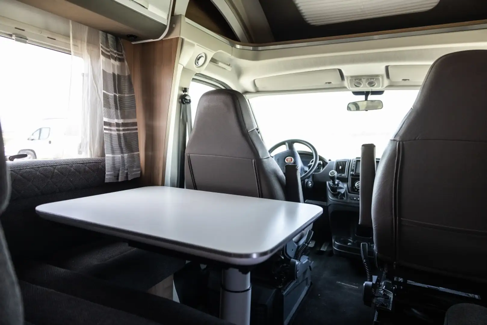 Adria MATRIX M 670SC Queensbed | Airco | Trekhaak | Blanc - 2