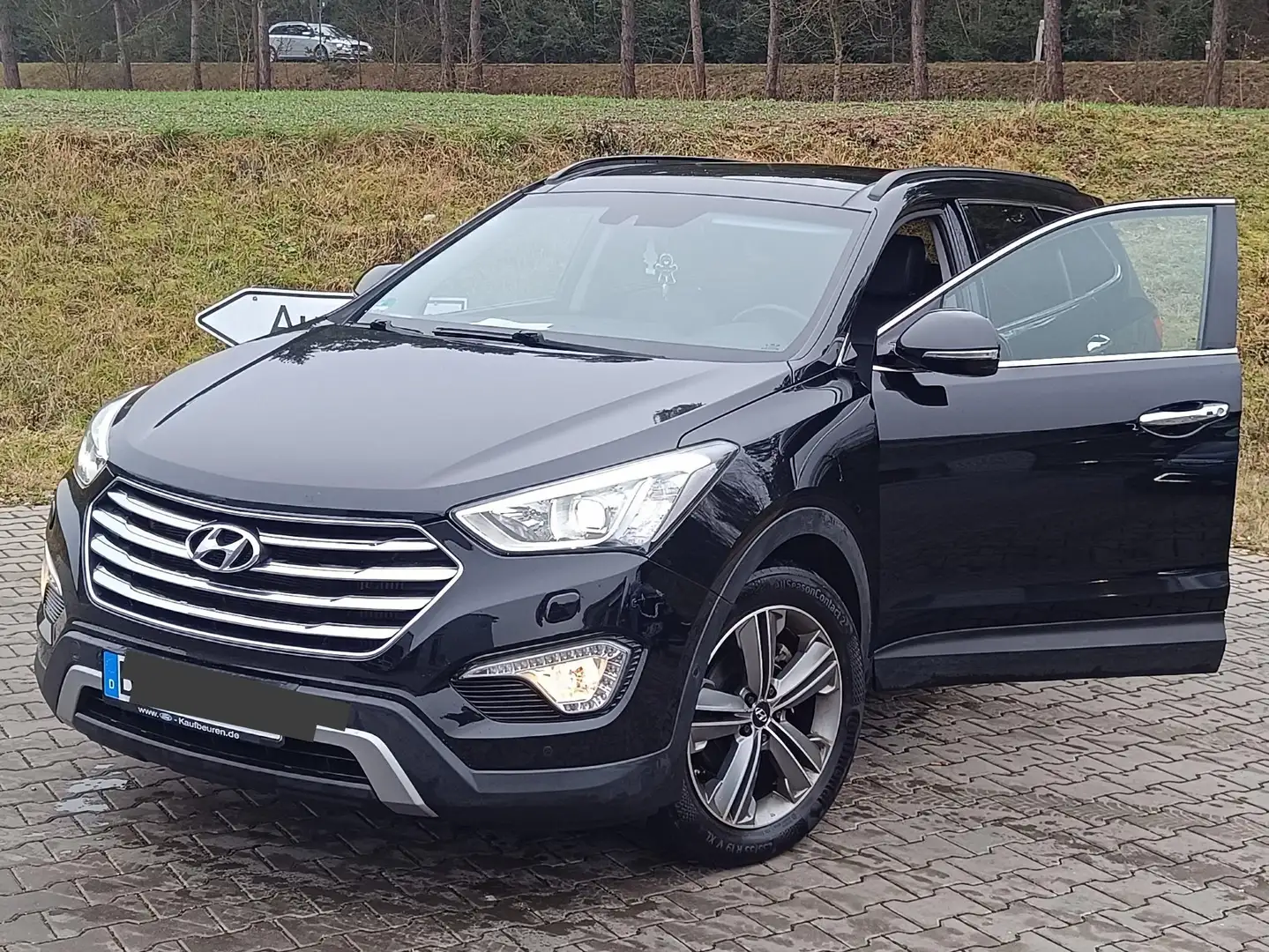 Hyundai Grand Santa Fe Grand Santa Fe 2.2 CRDI 4WD AutomatikPremium Schwarz - 1