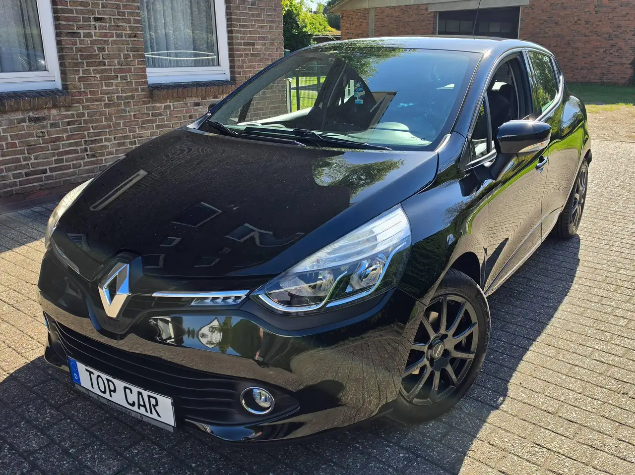 Renault Clio Expression — photo 1 of 21